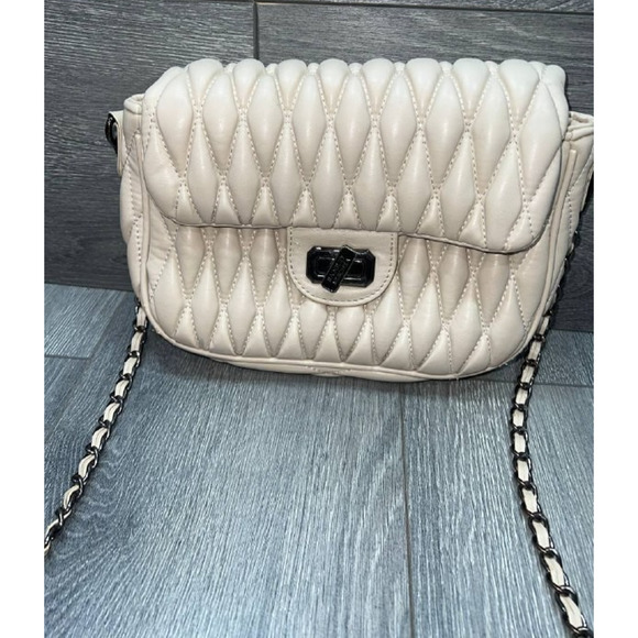 Badgley Mischka Handbags - Badgley Mischka Gray Mini chain Quilted beige Crossbody Bag B000669